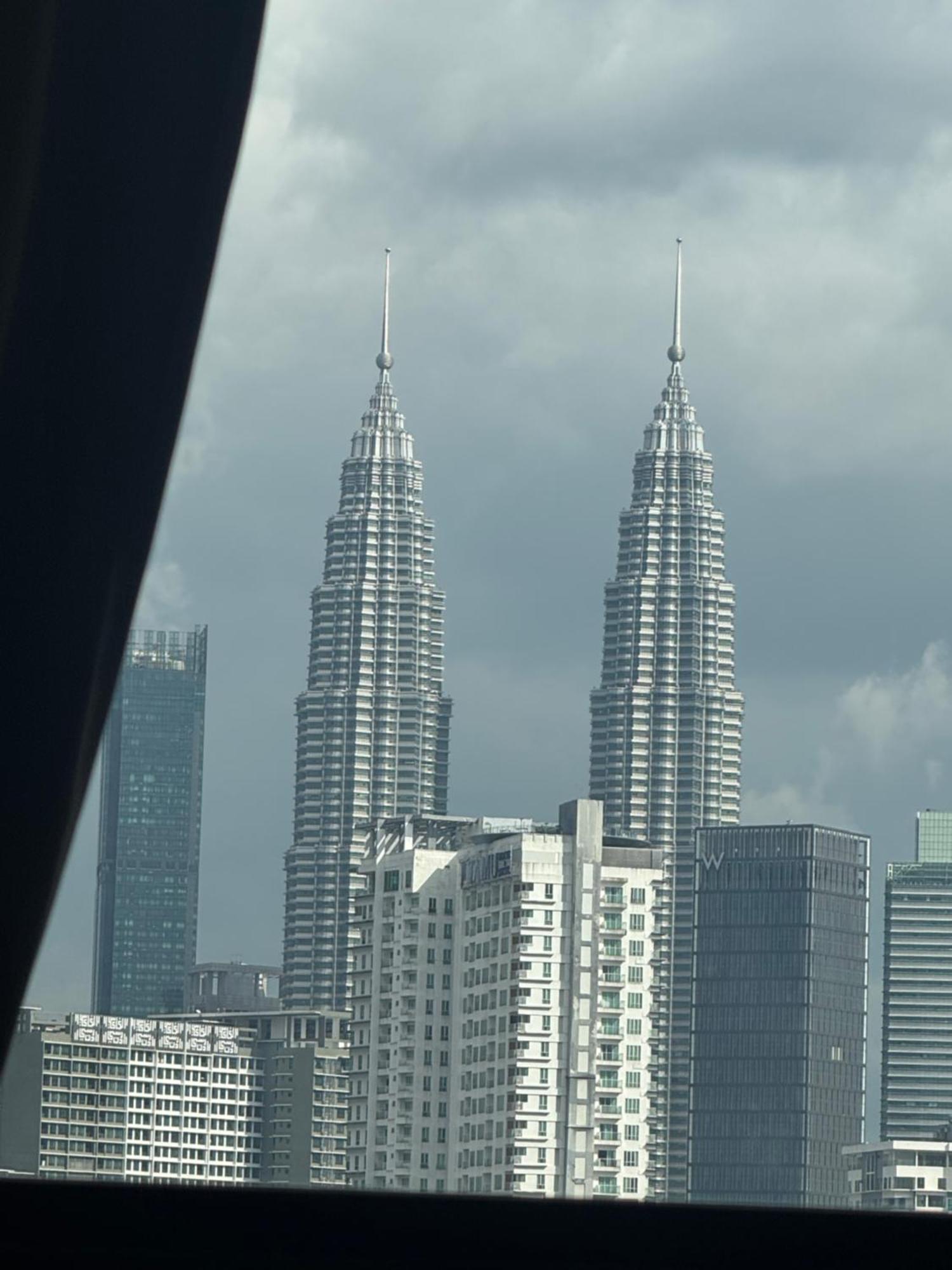 Chamber Klcc By Moonlight Pangsapuri Kuala Lumpur