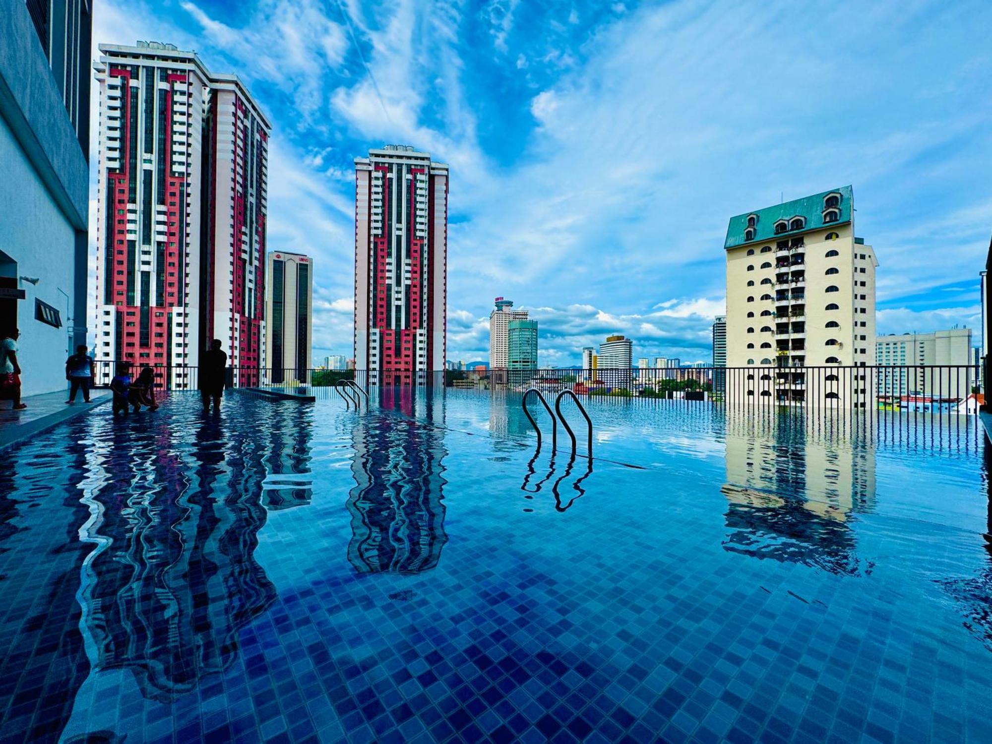 Chamber Klcc By Moonlight *