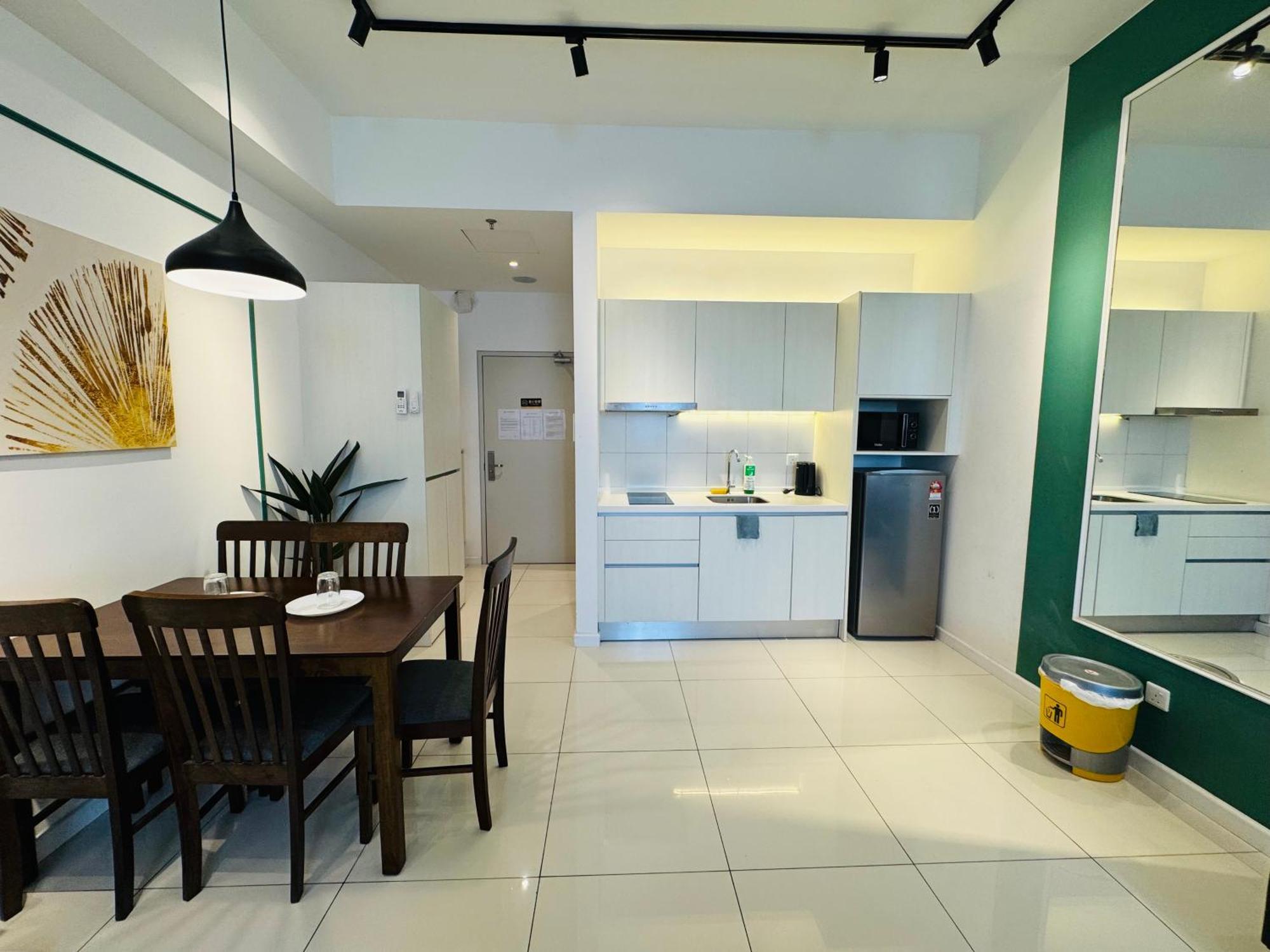 Apartment Chamber Klcc By Moonlight